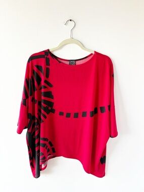 Clara Sunwoo Red Tunic Black Abstract Print Relaxed Flowy Fit Dolman Sleeves
